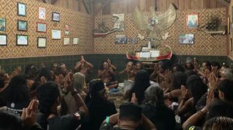 Ngaji Rasa Hingga Kumandang Kidung untuk Alam dari Dayak Indramayu di Tepi Jalur Pantura