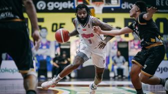 Kalahkan Dewa United, RANS PIK Basketball Satu Kaki Menuju Semifinal IBL 2023