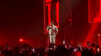 Afgan Panggil Ridwan Kamil Kembaran di Konser Evolution: Selamat Datang Buat Kembaran Saya, Kang Emil!