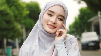 Inara Rusli Pajang Foto Tanpa Hijab Sengaja Pancing Warganet: Nunggu Komen Astagfirullah Aurat