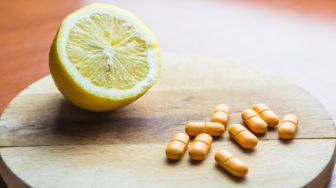 4 Efek Samping Konsumsi Suplemen Vitamin C Secara Berlebihan