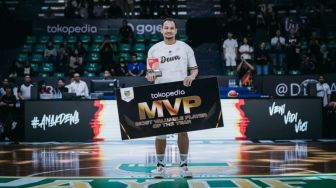 Kapten Dewa United Kaleb Ramot Gemilang Raih MVP IBL 2023