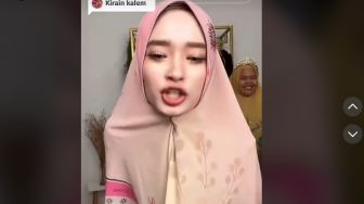 Dikira Kalem, Intip 8 Momen Inara Rusli Live Tiktok dan Keluarkan Kata Kasar