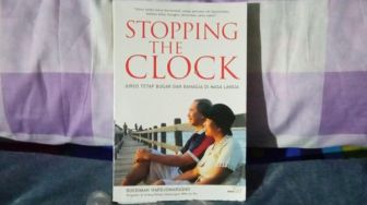 Ulasan Buku "Stopping The Clock", Rahasia Bugar dan Bahagia di Usia Senja