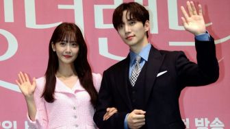 Dibantah Agensi, Fans Tetap Yakin Yoona dan Junho Pacaran karena Alasan Ini