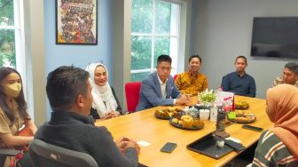 Berbincang di Redaksi Suara.com, Tetsuhiro Tsuchida Berbagi Cerita Lalu-Lintas Jakarta Sampai Produk Terbaru Mitsubishi