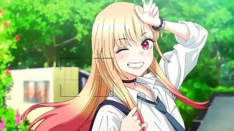 Sinopsis Anime Sono Bisque Doll wa Koi wo Suru, Totalitas Menjadi Cosplayer