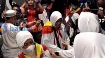 Kloter 1 Tiba di Batam, Jamaah Haji Keluhkan Antrean Panjang di Imigrasi Hang Nadim