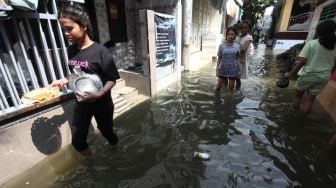 Tiap Pagi Rumah di Pesisir Tanjung Perak Banjir Rob, BMKG Sebut Akibat Fase Full Moon