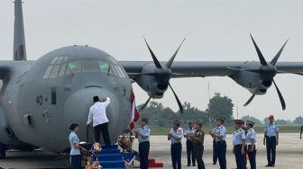 Menhan Prabowo Serah Terima Pesawat C-130 Super Hercules ke TNI AU