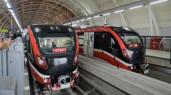 Suasana di Stasiun LRT (Jabodebek) Dukuh Atas saat uji coba terbatas di Jakarta, Kamis (6/7/2023). [Suara.com/Alfian Winanto]