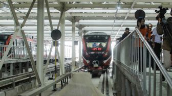 Naik LRT Jabodebek Kini Bisa Bayar Pakai JakCard