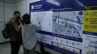 Suasana di Stasiun LRT (Jabodebek) Dukuh Atas saat uji coba terbatas di Jakarta, Kamis (6/7/2023). [Suara.com/Alfian Winanto]