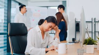 4 Zodiak yang Merasa Kehilangan Motivasi Kerja saat Teman Kerja Resign