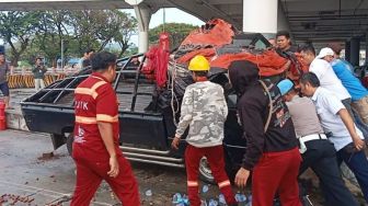 Mobil Pikap Terguling saat Naik Kapal di Dermaga Eksekutif Pelabuhan Bakauheni