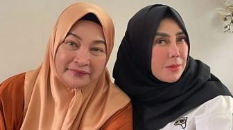 Kenang Momen Umrah Bareng, Mama Amy Doakan Almarhumah Ibunda Jeje Govinda Diampuni Dosanya