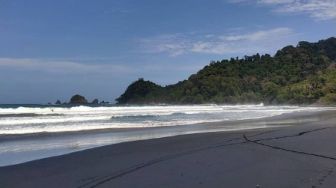 Daya Tarik Pantai Jolosutro, Pilihan Tempat Wisata Alam Keluarga di Blitar