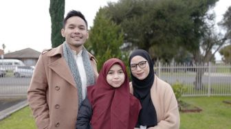 8 Potret Keluarga Ben Kasyafani Liburan di Australia, Penampilan Sienna Jadi Sorotan