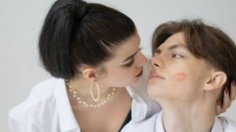 Ada Peringatan Hari Ciuman Internasional, Ini 6 Manfaat Ciuman Intim bagi Kesehatan Tubuh