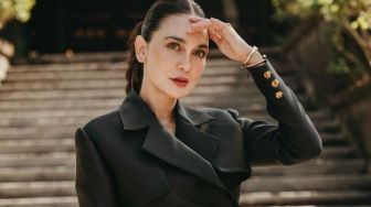 9 Potret Penampilan Luna Maya Berperan Sebagai Suzzanna, Jadi Hantu Seram tapi Tetap Cantik