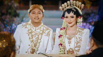Posisi Kembar Mayang di Pernikahan Denny Caknan dan Bella Bonita Disorot, Tanda Hamil Duluan?