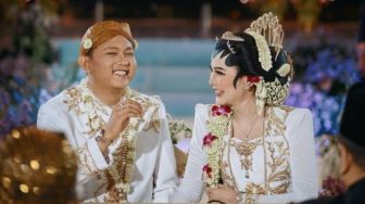 Low Budget Kayak Denny Caknan dan Bella Bonita, Ini 7 Tips Foto Prewedding Pakai Handphone