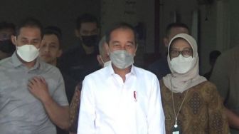 Presiden Jokowi Jenguk Cak Nun Di Rumah Sakit Dr Sardjito Yogyakarta