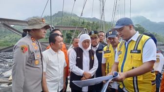 Khofifah Prioritaskan Rekonstruksi Jembatan Rusak Akibat Lahar Gunung Semeru