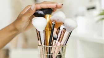 Catat! 5 Tips Membersihkan Alat Makeup yang Baik dan Benar