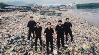 Pandawara Bersihkan Pantai Terkotor Nomor 1 di Indonesia, Penampakan Before After Bikin Syok