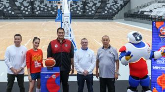 Menpora Kenalkan Cinta Laura Sebagai Brand Ambassador FIBA World Cup 2023