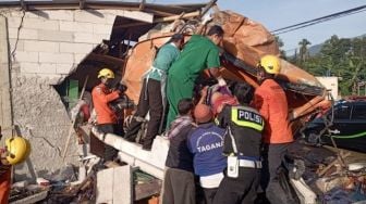 Truk Tangki Tabrak Warung Madura di Baros, Sopir Tewas di Lokasi kejadian