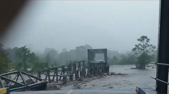 Jembatan Wae Kawanua Penghubung Puluhan Desa di Maluku Tengah dan SBT Putus