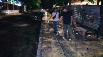 Asyik Nongkrong Sama Pacar di Pinggir Jalan, Pemuda di Pulogadung Dibacok Komplotan Jambret Bercelurit