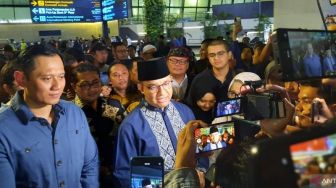 Anies Jawab soal Kode Pilih Cawapres AHY Usai Diantar-Jemput di Bandara saat Ibadah Haji