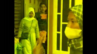 Viral! Suami Nikah Lagi Dilabrak Istri Sah saat Resepsi