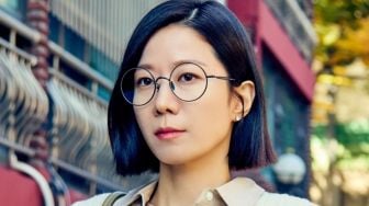 Berperan Sebagai Ibu Kandung Sooyoung SNSD, Ini 7 Pesona Jeon Hye Jin di Drakor Baru Not Others