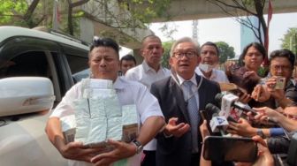 Duduk Perkara Maqdir Ismail Boyong Gepokan Uang Rp 27 Miliar ke Kejagung