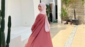 5 OOTD Hijab Sederhana Ala Adiba Khanza, Effortless Tapi Tetap Modis