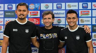 Tekad Rachmat Irianto Bawa Persib Hentikan Tren Kemenangan Dewa United di BRI Liga 1