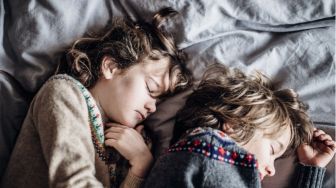 Jangan Disepelekan, Ternyata Ini 5 Manfaat Tidur Siang untuk Anak