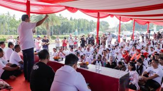 Ketua Umum terpilih Partai Kebangkitan Nusantara, Anas Urbaningrum memberikan pidato politiknya di Kawasan Monas, Jakarta, Sabtu (15/7/2023). [Suara.com/Alfian Winanto]