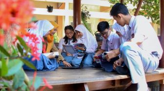 10 Contoh Kesan dan Pesan MPLS untuk Guru dan Panitia