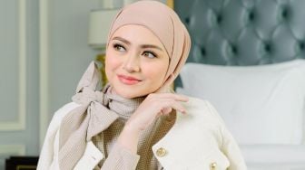 Ustaz Derry Sulaiman Yakin Nathalie Holscher Akan Kembali Berhijab dan Bercadar