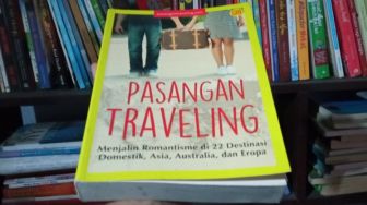 Ulasan Buku Pasangan Traveling, Indahnya Liburan Bersama Orang Tercinta