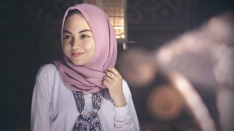 Hindari 5 Kesalahan Ini Agar Perempuan Berhijab Tak Mengalami Rambut Rontok