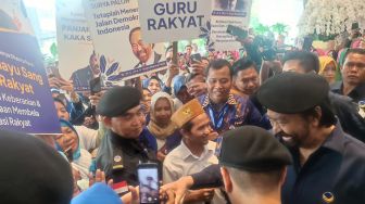 Relawan Anies Geruduk NasDem Tower, Sebut Nama Surya Paloh