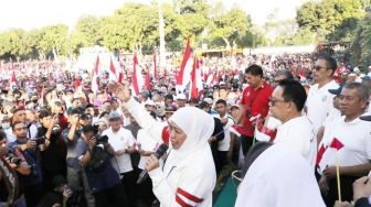 Gubernur Khofifah Bersama 48 Ribu Masyarakat Jatim Meriahkan Jalan Sehat 1 Muharram 1445 H