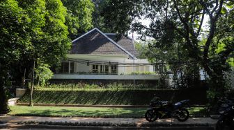 Suasana Rumah Guruh Soekarnoputra di Jalan Sriwijaya, Kelurahan Selong, Kebayoran Baru, Jakarta Selatan, Rabu (19/7/2023). [Suara.com/Alfian Winanto]