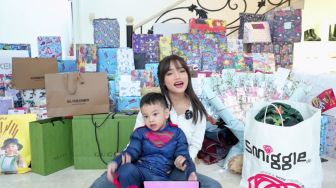 9 Momen Gala Sky Buka Kado Ultah, Dapet Kado Tas Gucci dari Thariq Halilintar